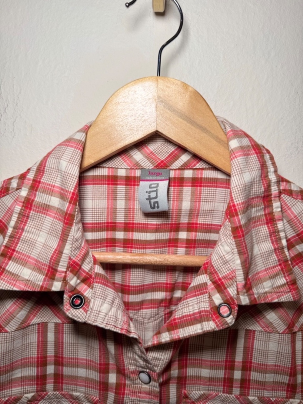 Stio Women's Large Red Plaid Snap Button Western Hiking Outdoor Shirt - Picture 3 of 6